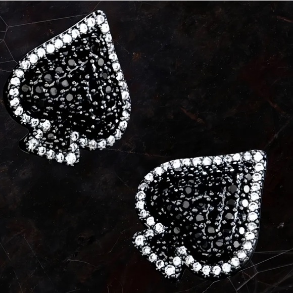 Elegant Black Rhinestone Spade Shape Earrings - Picture 3 of 5